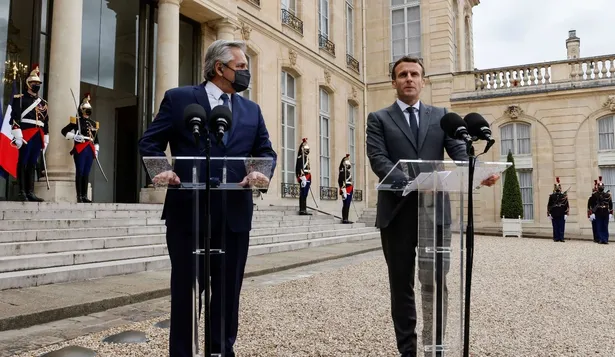 Alberto Fernández se reunió con Macron en marco de su gira europea