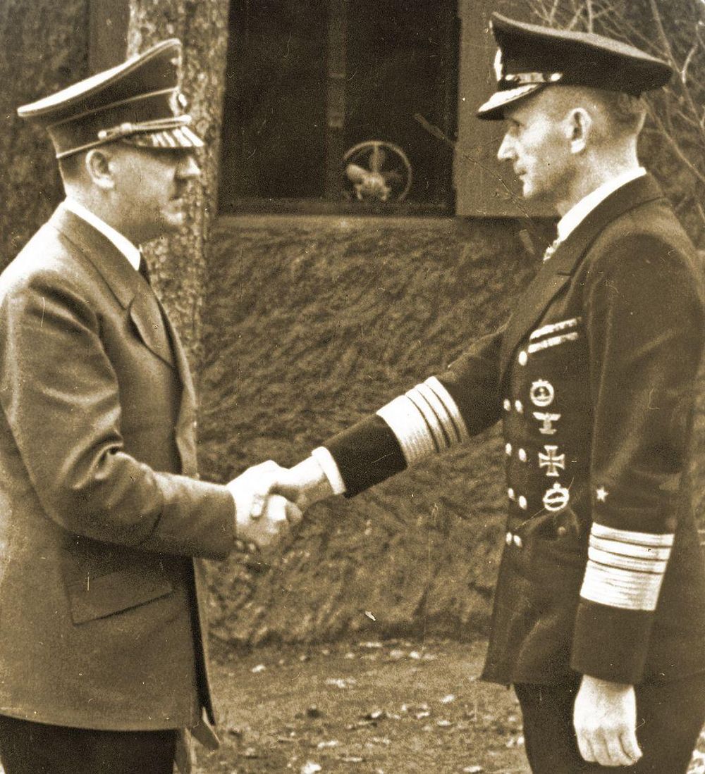 Según Dönitz, recién durante el juicio en Nuremberg se dio cuenta de que no había cumplido los deseos de su adorado Führer.