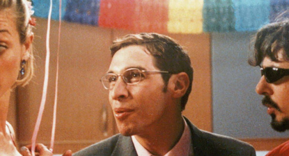 El actor Javier Manrique, en una escena de la serie `Camera café´.