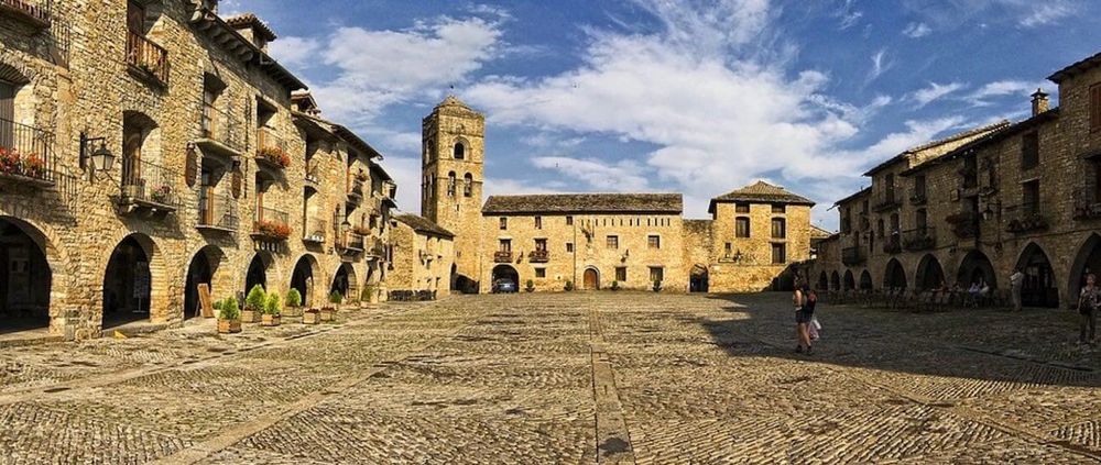 Aínsa, un pueblo medieval entre los pirineos españoles.&nbsp;