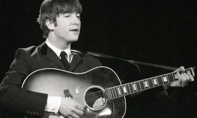 Con esta guitarra fue que John Lennon grabó la canción P.S. I Love You y Love Me Do