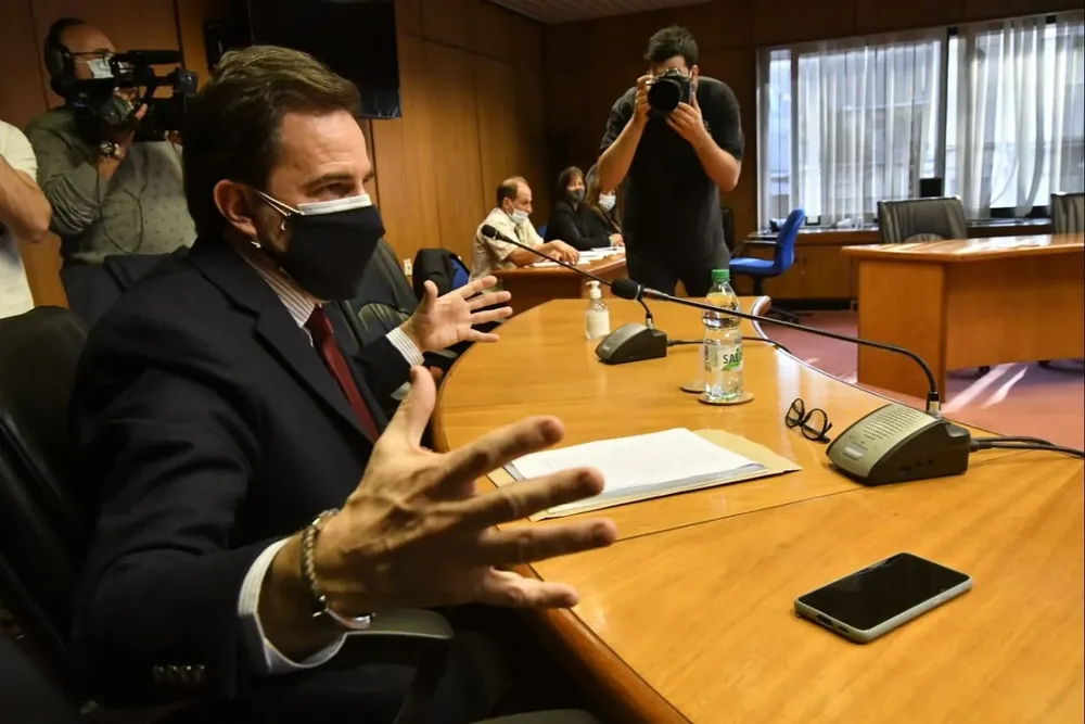 Cardoso compareció este martes ante la comisión que investiga su gestión en Turismo; se retiró sin hacer declaraciones ante la prensa