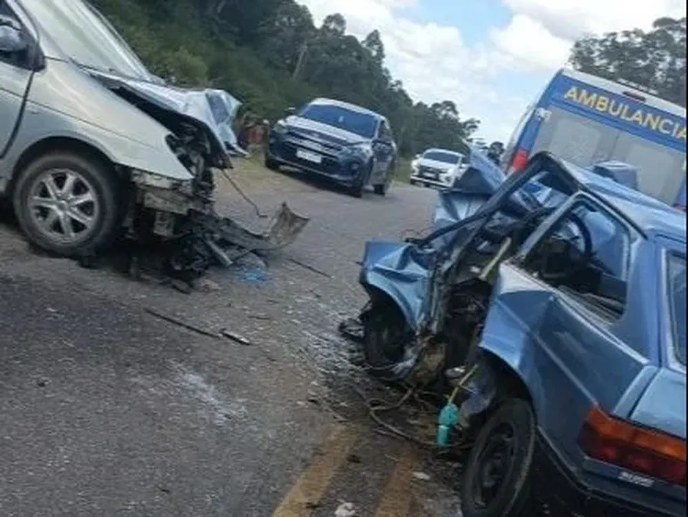 Así quedaron los dos autos que chocaron de frente en la Ruta 81 de Canelones