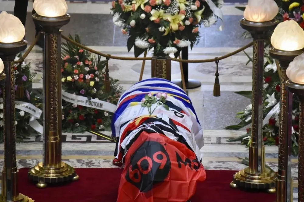 El velorio de Eduardo Bonomi se realiza en el Salón de los Pasos Perdidos.