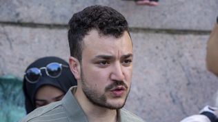 Mahmoud Khalil, activista propalestino, en la Universidad de Columbia en la ciudad de Nueva York, el 29 de abril del 2024.  