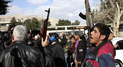 EEUU autoriza a dar dinero a rebeldes para comprar armas