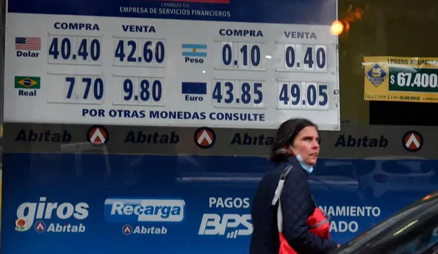 La semana pasada el dólar cayó 2,7% .