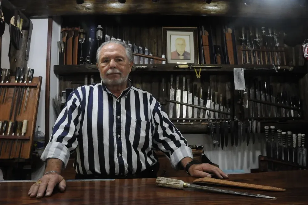 Miguel Lorenzi, al frente del showroom de la calle Garzón