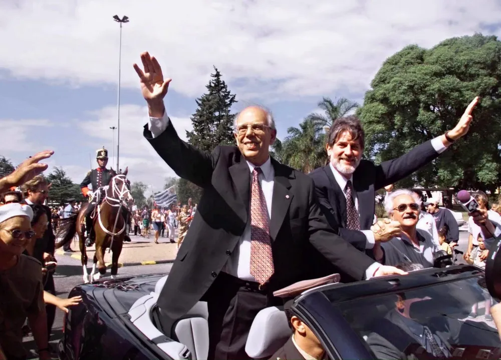 Jorge Batlle y Luis Hierro, rivales en las internas de abril de 1999, asumen el gobierno el 1º de marzo de 2000