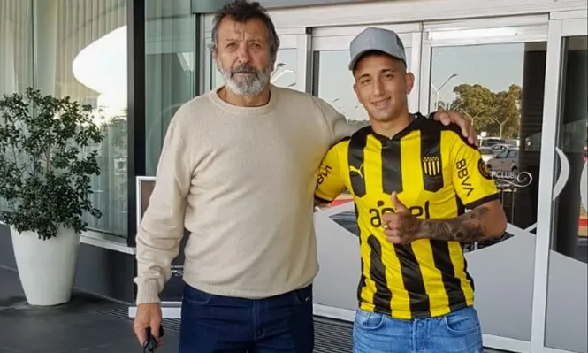Cristian Kike Olivera cuando llegó de España para jugar en Peñarol y junto al Indio Walter Olivera