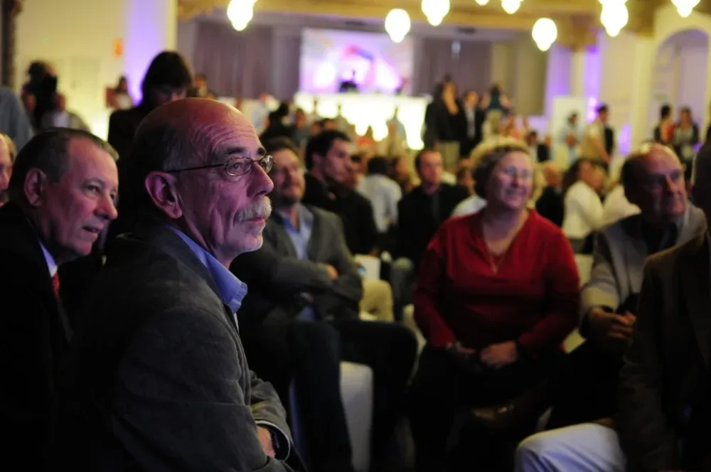 Rodolfo Silveira atento a la ceremonia