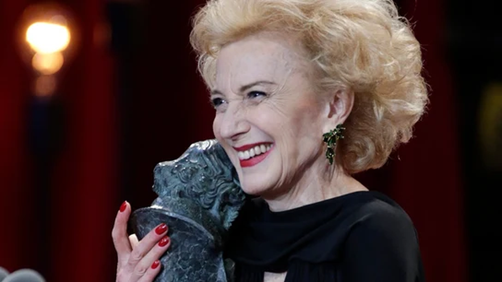 Marisa Paredes tras recibir el premio Goya.