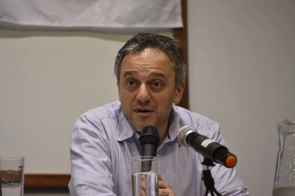 El rector Arim le pidió al Parlamento apostar y votarle los recursos