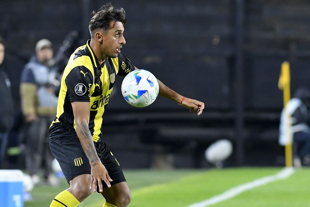 Dami&aacute;n Su&aacute;rez con Pe&ntilde;arol