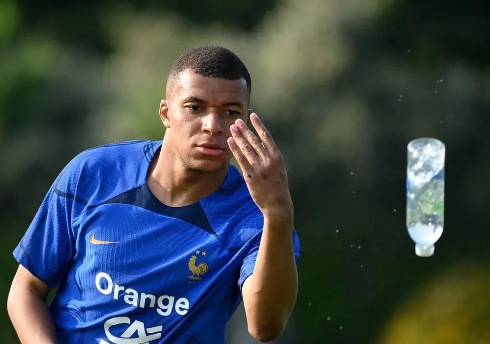 Mbappé entrenando con la selección de Francia