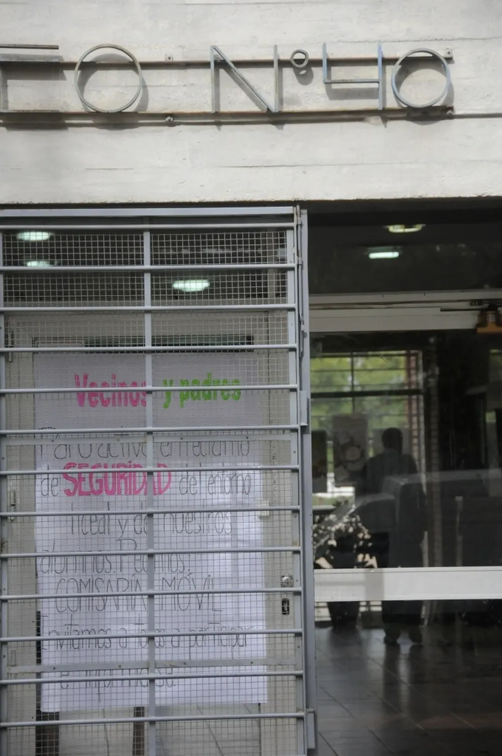 En el liceo número 40 continúa el paro