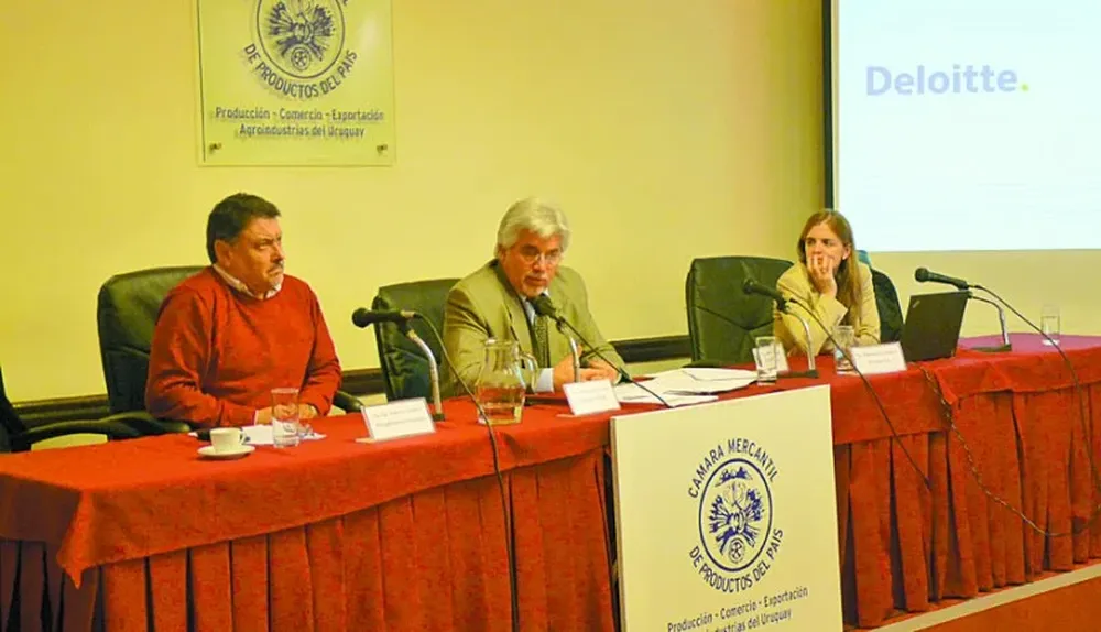 Roberto Verdera, Aguerre y Carriquiry en la Cámara Mercantil