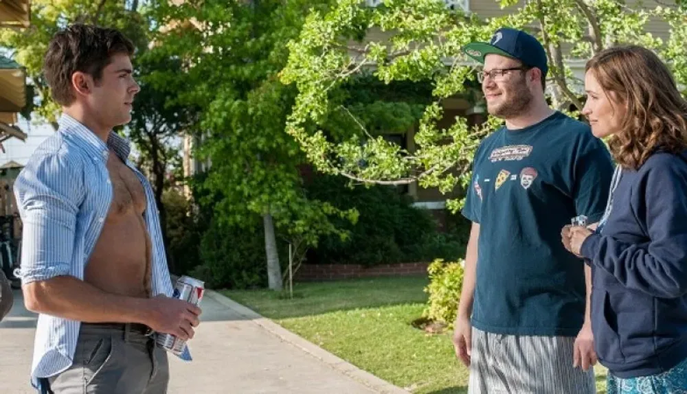 Seth Rogen y Rose Byrne intercambian hilarantes ataques en Buenos vecinos