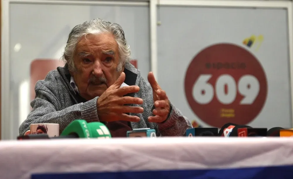 José Mujica en la conferencia de prensa en la que anunció que tiene un tumor en el esófago