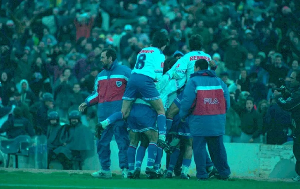 Todo Nacional festeja el golazo de Sosa de tiro libre