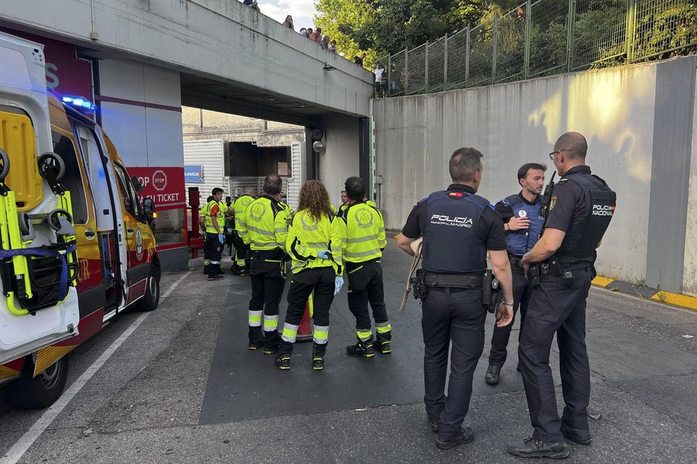 Una mujer en estado grave tras precipitarse desde una altura de siete metros tras sufrir una agresión por parte de un hombre en la estación de autobuses de Méndez Álvaro