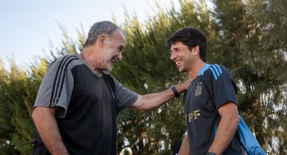 Marcelo Bielsa visitó a la selección juvenil argentina sub 17