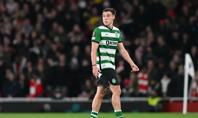 Así se fue Ugarte de la cancha, de medias bajas