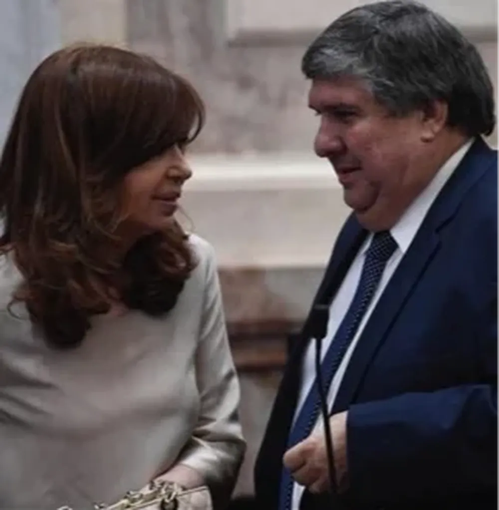 Hubo una charla telefónica entre Kirchner y Mayans