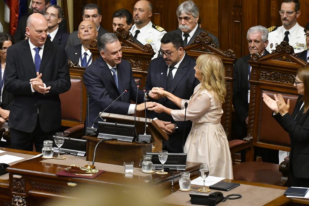 Asi fue el momento en el que Yamandú Orsi se convirtió en nuevo presidente de Uruguay