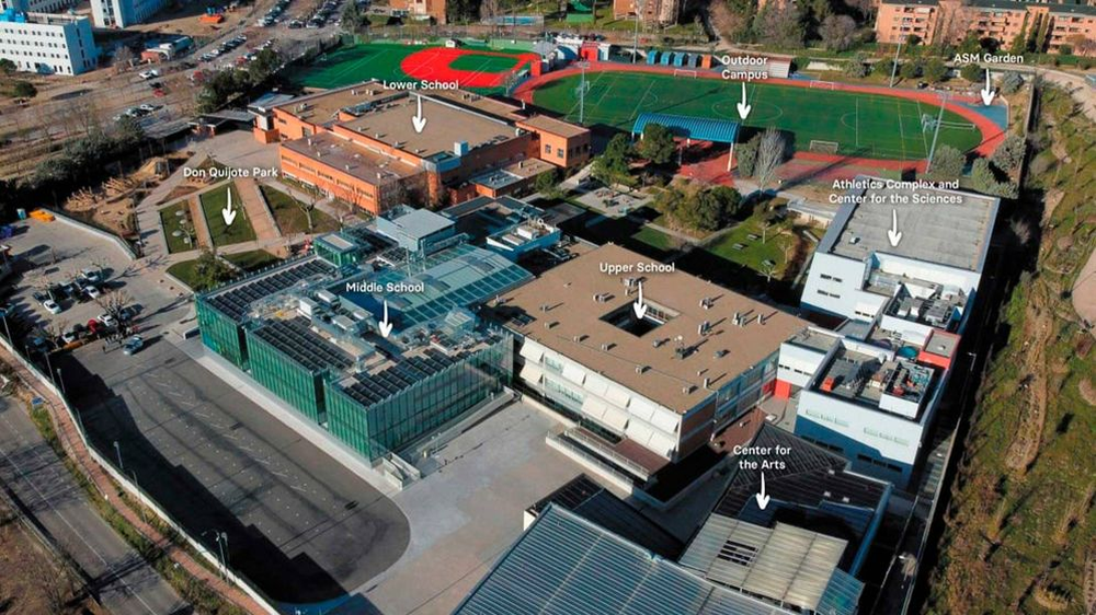 El monumental edificio del Colegio Americano.