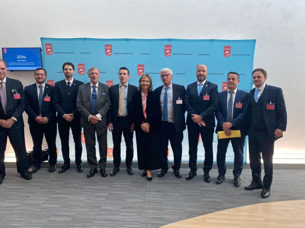 La presidenta del GAFI Elisa de Anda Madrazo, el ministro de justicia Mariano Cúneo Libarona, el secretario de Justicia Sebastián Amerio, el presidente de la Unidad de Información Financiera (UIF) Ignacio Yacobucci, el presidente de la Cámara de Casación Mariano Borinsky, el coordinador nacional del Programa para el Combate de Lavado de Activos y Financiación del Terrorismo Eugenio Curia, el director de Asistencia Judicial en Delitos Complejos y Crimen Organizado Juan Rodríguez Ponte, el fiscal federal Diego Velasco a cargo de la Procuraduría de Criminalidad Económica y Lavado de Activos (Procelac) y oficina de coordinación institucional PGN, y Santiago Otamendi, juez del Superior Tribunal de Justicia de la Ciudad&nbsp; y ex presidente del GAFI.