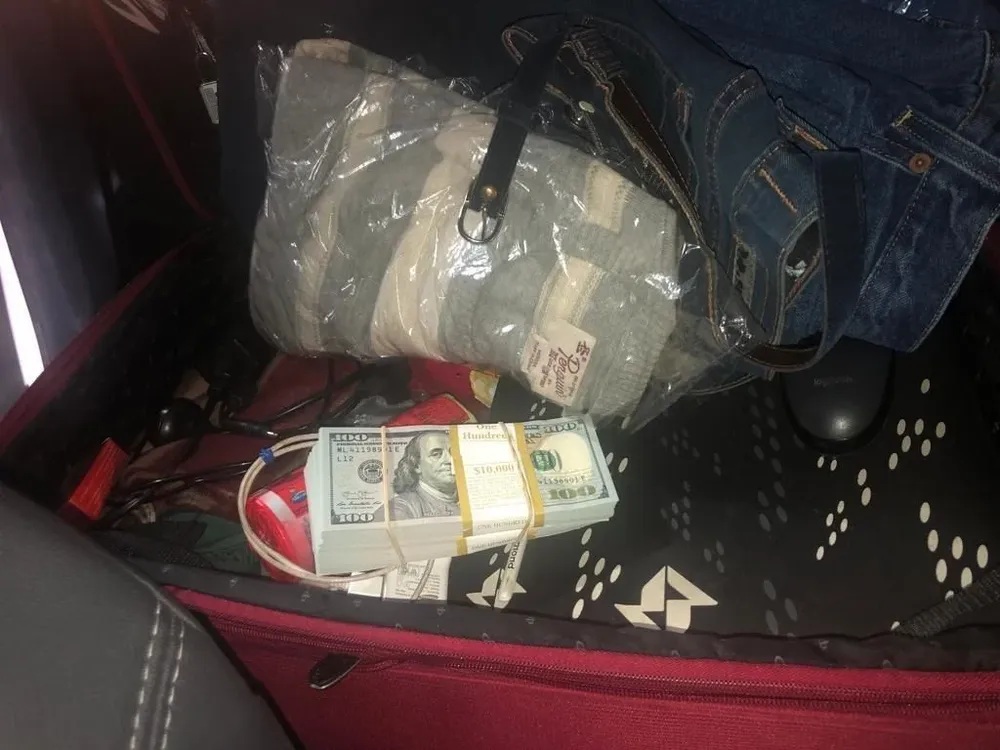 Aduanas de Argentina detuvo a un hombre que quiso ingresar con US$ 121 mil a Uruguay