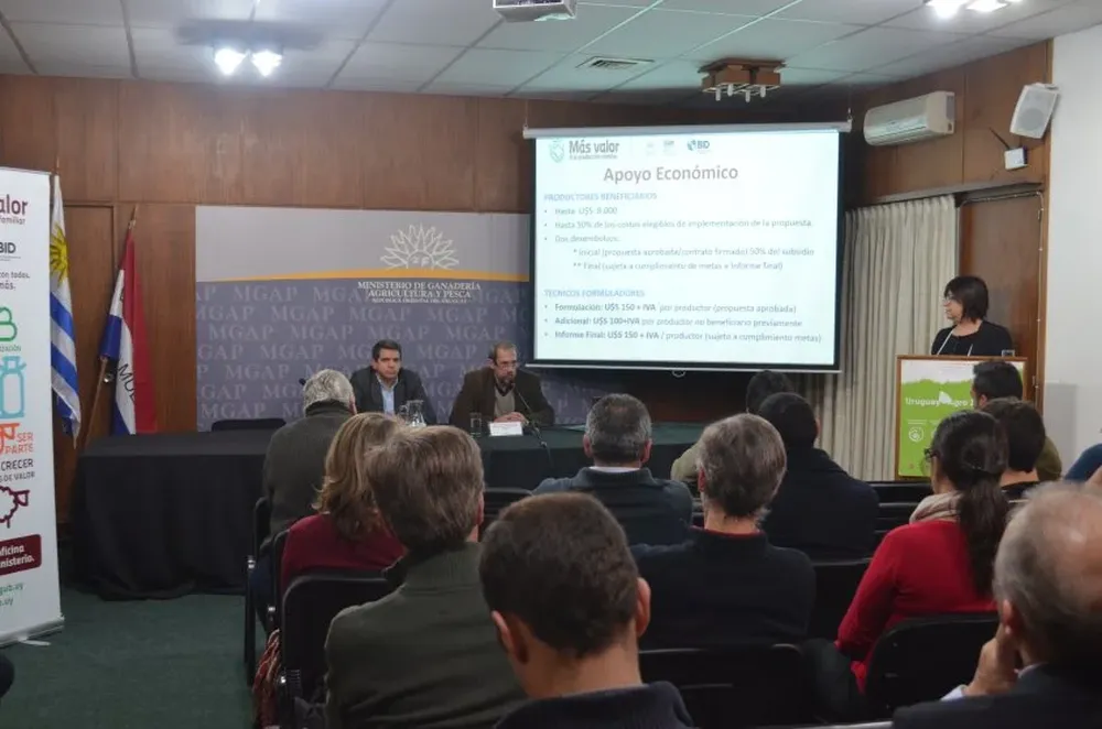 Mondelli y Olascuaga anunciaron los detalles del llamado.