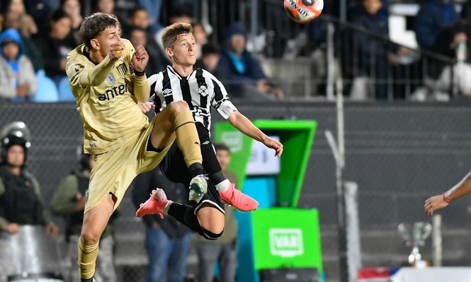 Juan Rodríguez de Peñarol ante Wanderers por el Torneo Apertura