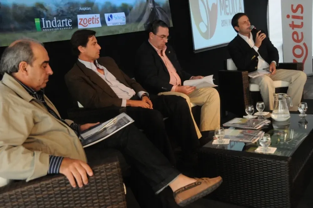 Panel de conferenistas este jueves en la Expo Meilla