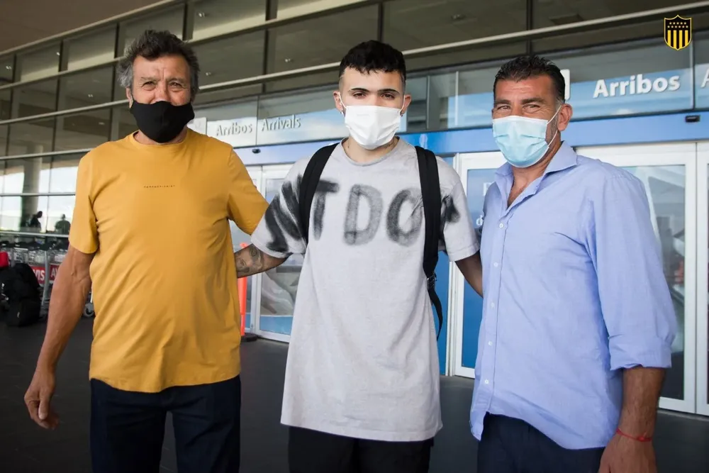 Cedrés junto a Schiappacasse en su llegada a Peñarol