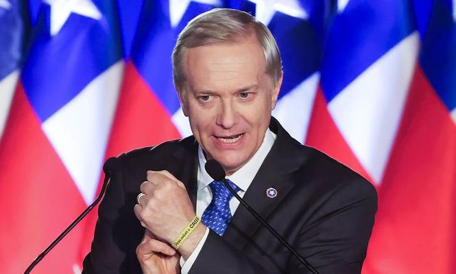 Con 59 años de edad y una agenda centrada en temas de seguridad, José Antonio Kast busca alcanzar la cima del poder en Chile.