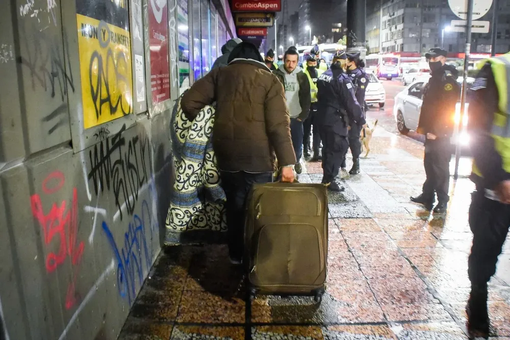 El Mides registró 184 reportes por personas durmiendo en la intemperie en la noche del domingo