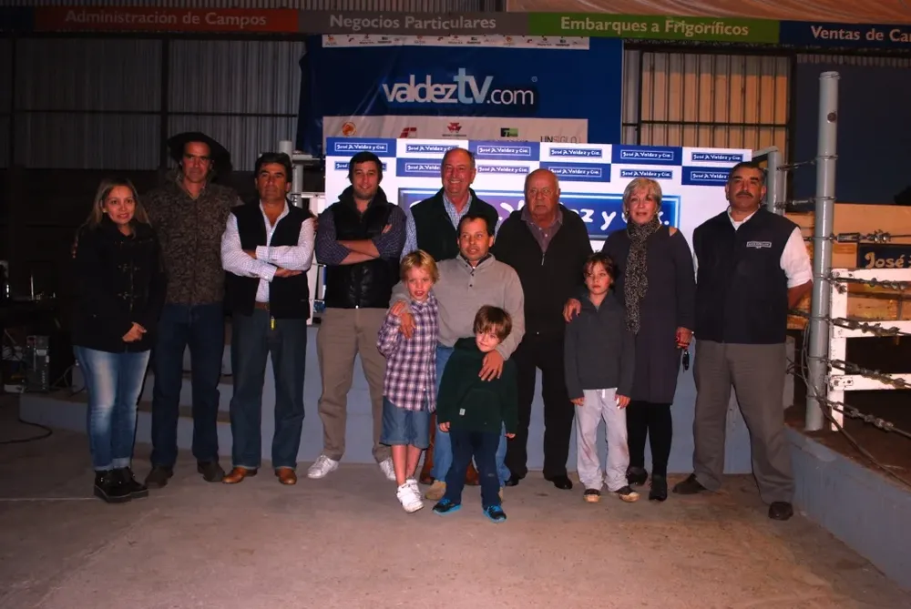 El equipo del escritorio y la familia vendedora