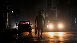 Cuba experimentó un apagón masivo de casi 48 horas, el cuarto en menos de seis meses, afectando a la mayoría de los 9,7 millones de habitantes de la isla.