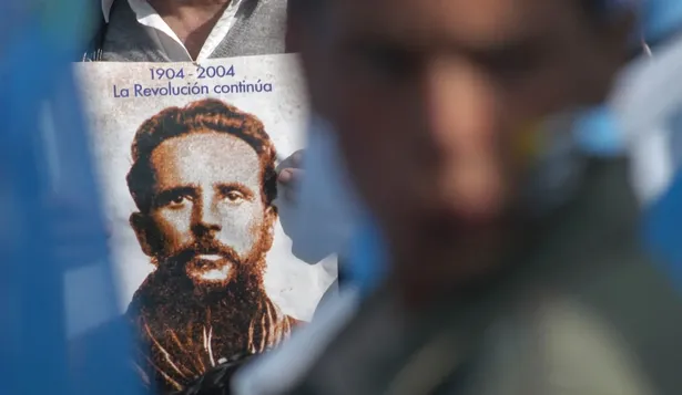 Varias versiones florecieron sobre el origen de ese disparo que hirió de muerte a Saravia