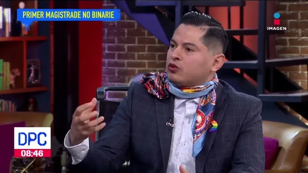 Jesús Ociel Baena fue el primer miembro de la magistratura mexicana en declararse de identidad “no binaria”