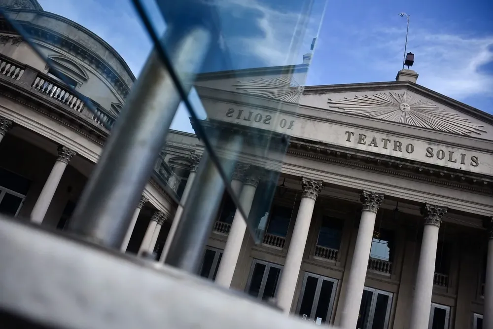 El Teatro Solís es una de las propiedades municipales que la IMM puso a disposición de ANEP