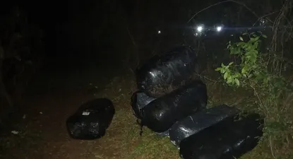 La ropa incautada se encontraba dentro de esas bolsas negras