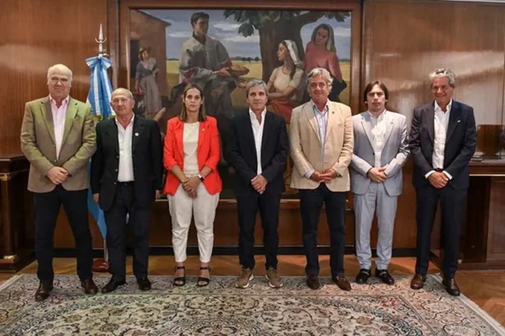 Luis Caputo se reunió con los representantes de la Mesa de Enlace.