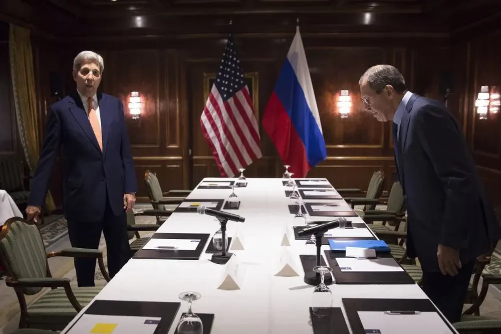 Kerry y Lavrov intercambiaron puntos de vista en Viena