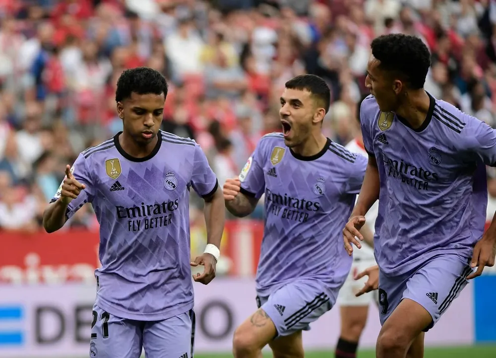 El festejo de Rodrygo junto a Álvaro Rodríguez