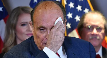 rudy giuliani, el abogado de trump, tambien dio positivo de covid-19