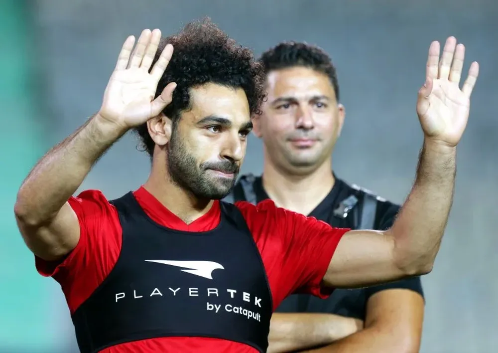 El saludo de Salah durante el entrenamiento de Egipto El saludo de Salah durante el entrenamiento de Egipto