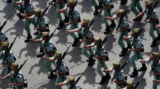 Desfile del Día de las Fuerzas Armadas en Oviedo. EFE